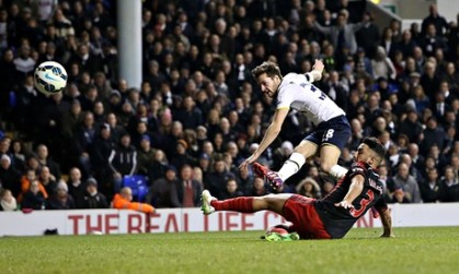 Ryan Mason scores against Swansea